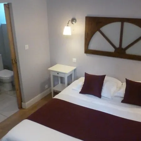 Lepireaufr Piscine Chauffee Holiday home Vouneuil-sur-Vienne